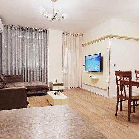 Discover Tirana From Our 3-Room Apartment With Free Parking-Komuna E Parisit מראה חיצוני תמונה