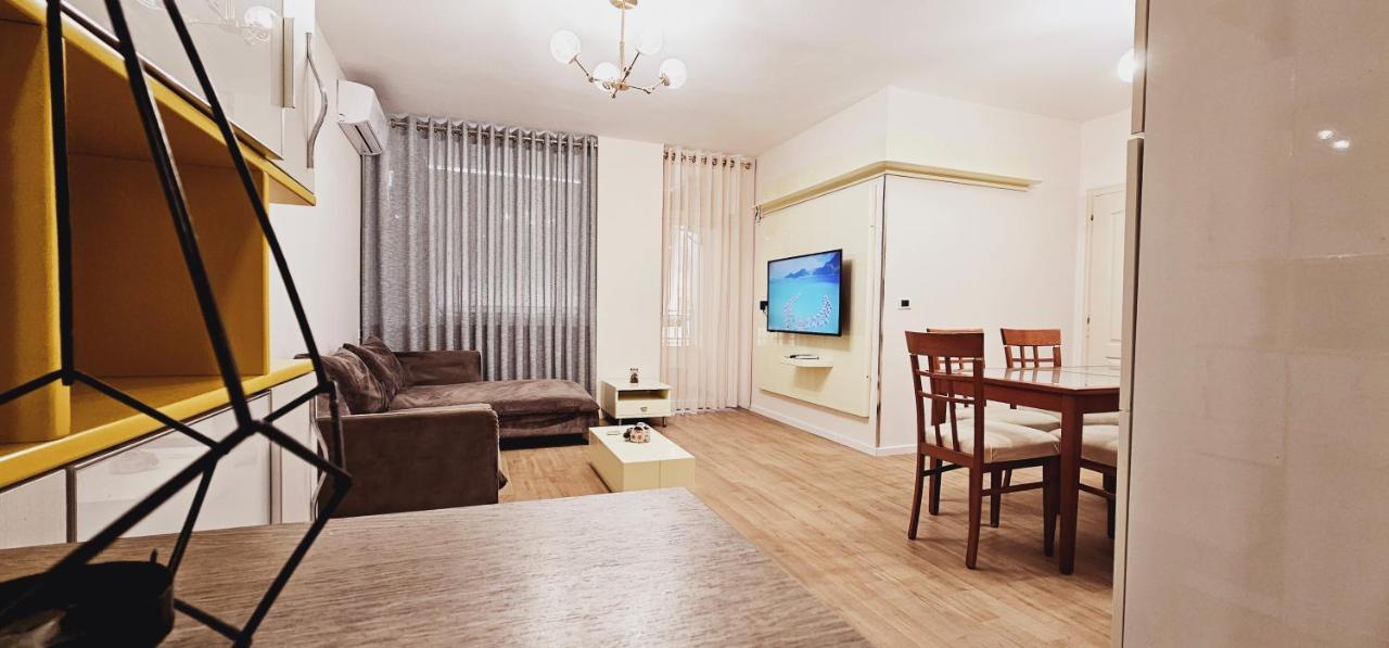 Discover Tirana From Our 3-Room Apartment With Free Parking-Komuna E Parisit מראה חיצוני תמונה