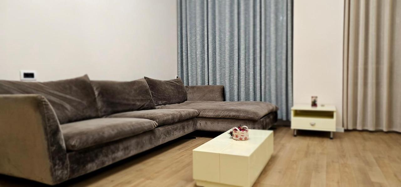 Discover Tirana From Our 3-Room Apartment With Free Parking-Komuna E Parisit מראה חיצוני תמונה