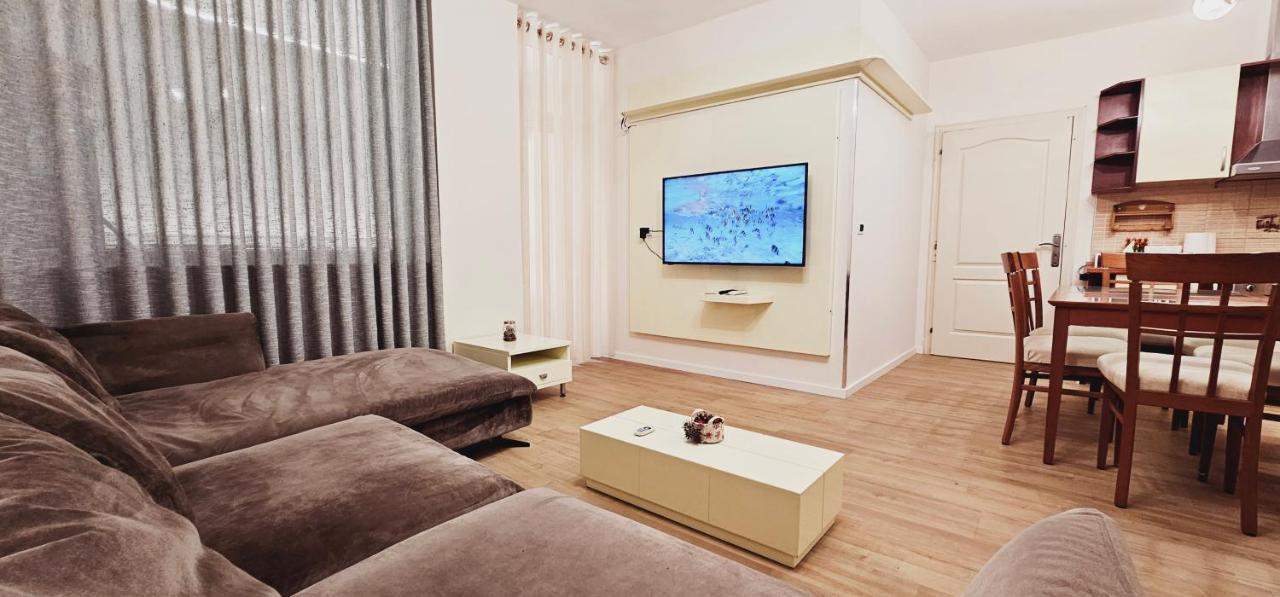Discover Tirana From Our 3-Room Apartment With Free Parking-Komuna E Parisit מראה חיצוני תמונה