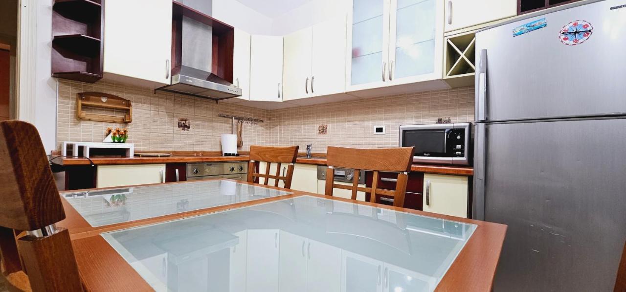Discover Tirana From Our 3-Room Apartment With Free Parking-Komuna E Parisit מראה חיצוני תמונה