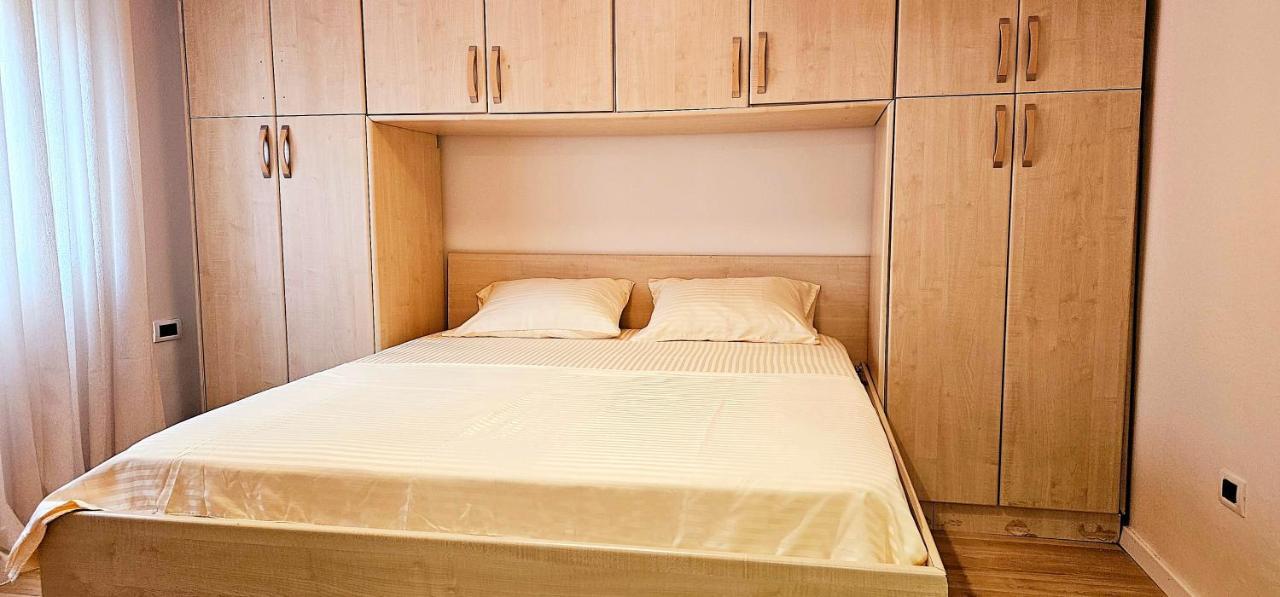 Discover Tirana From Our 3-Room Apartment With Free Parking-Komuna E Parisit מראה חיצוני תמונה